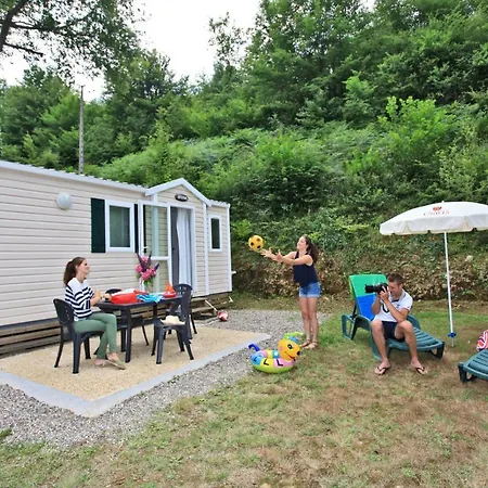 Camping Le Moulin Du Roch Кемпинг Saint-Andre-d'Allas